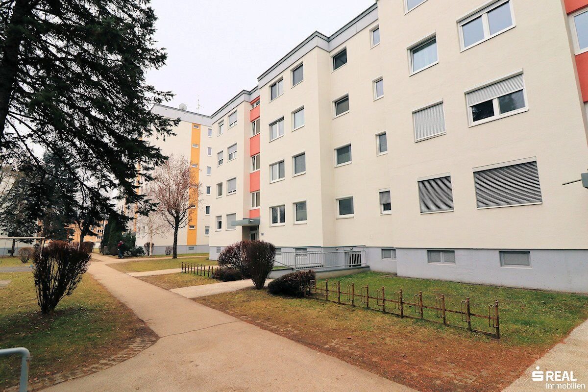 Bestpreis Perfekt Aufgeteilte Dreizimmerwohnung Mit Loggia In Ruhiger