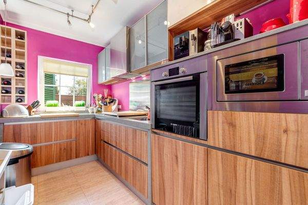 Ausgestattete Einbauküche