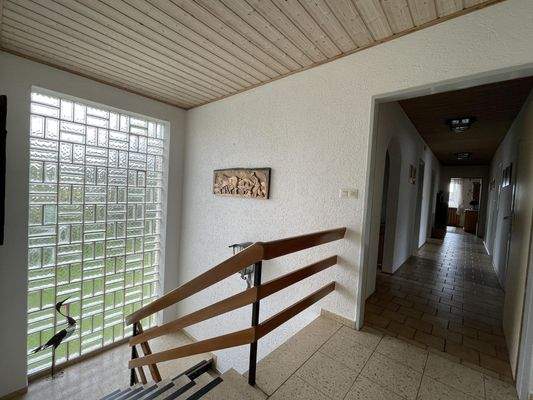 Flur- Treppenhaus zum UG