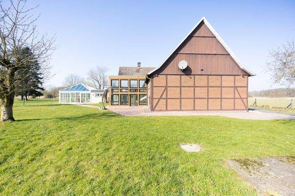 Ostansicht mit Wintergarten.jpg