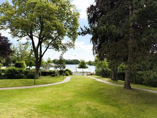 parkähnlicher Garten.jpg