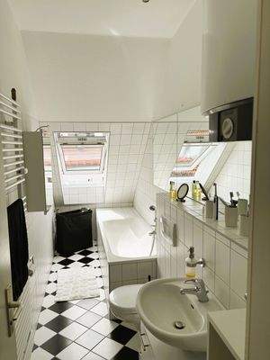 Wannenbad mit Fenster