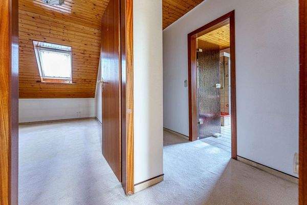 Flur/kleines Zimmer DG