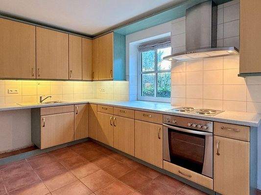 Küche mit Einbauküche