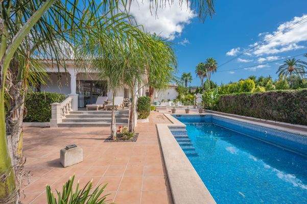 Pool in villa in Palmanova 3