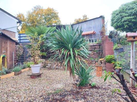 Steingarten vor der Einliegerwohnung