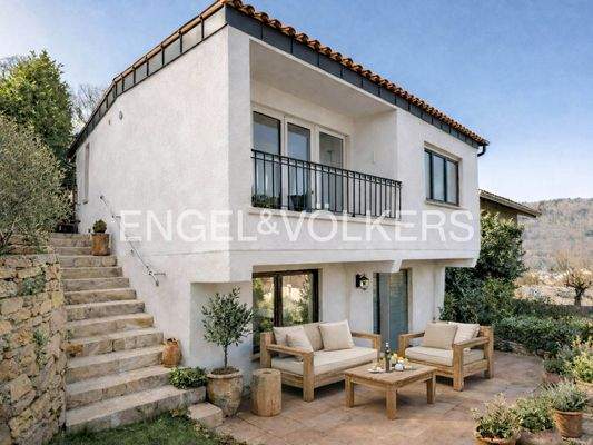 Seitliche Hausansicht (mit Künstlicher Intelligenz optimiert)