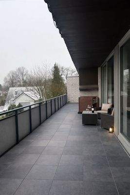 Balkon mit Außenkamin