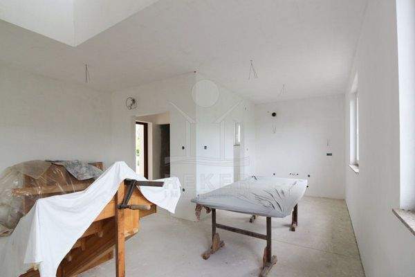 Entscheiden Sie ob es zwei separate Appartements sein sollen...