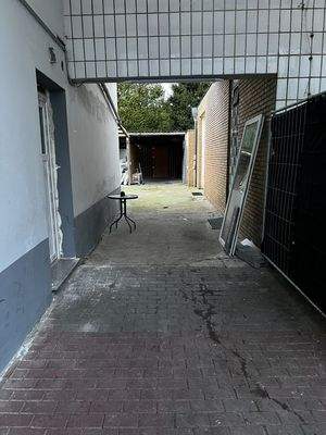 Durchfahrt zur Halle