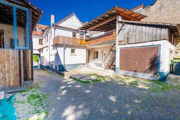 MFH Rückansicht mit Garage