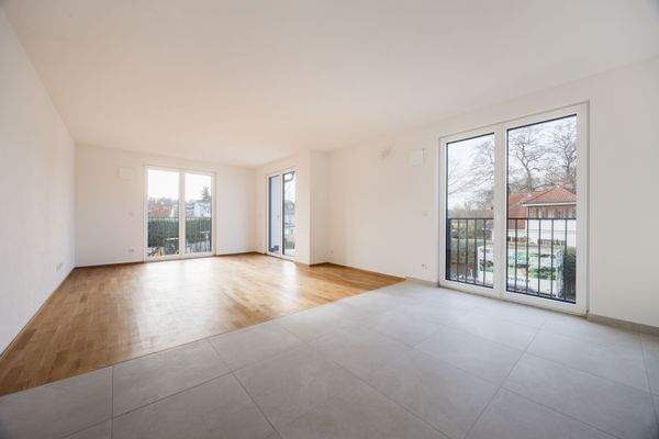 Wohnzimmer mit off. Küche