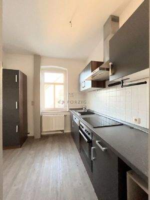 Küche mit Einbauküche