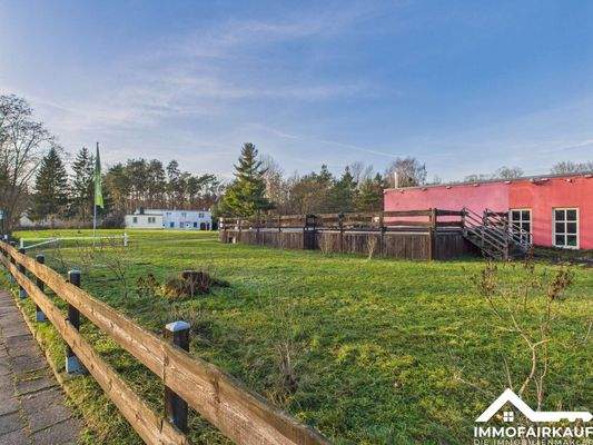 Außenanlage mit Freisitz