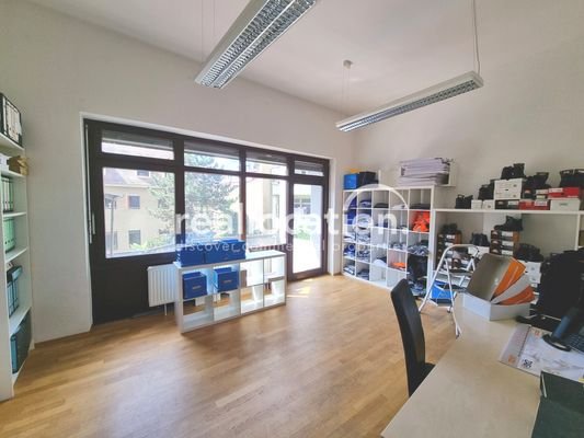 Büro mit Balkon#