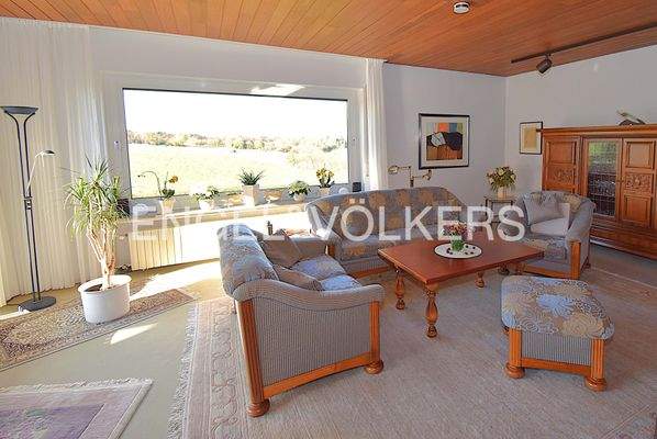 Wohnzimmer mit Panoramafenster