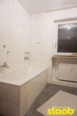 ... und Wanne   Waschmaschinenstellplatz