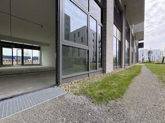 Zugang zum begrünten Innenhof