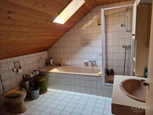 Bad Dachgeschosswohnung1