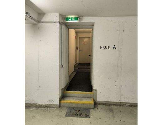 Tiefgarage Zugang zum Haus