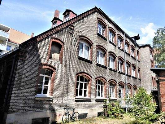 imposantes Rückgebäude