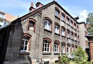 imposantes Rückgebäude