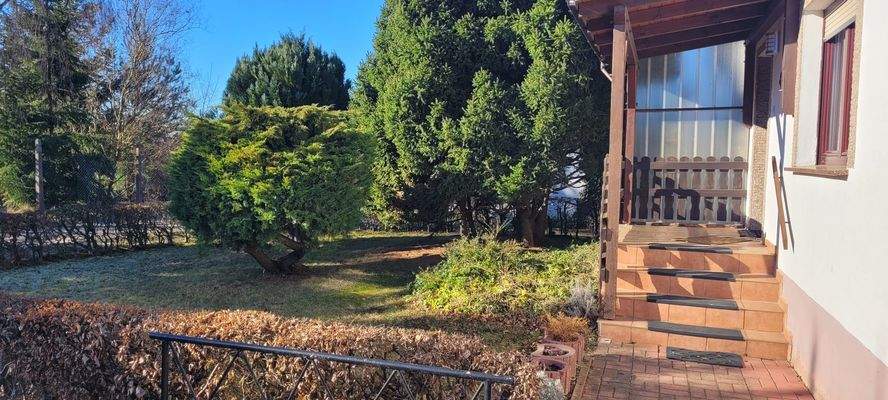 Vorgarten mit Hauseingang