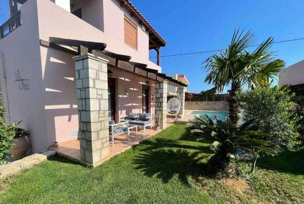 Kreta, Roumeli: Villa in kleiner Wohnanlage zu verkaufen