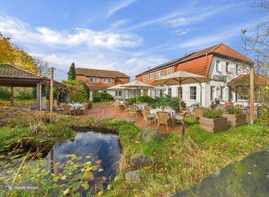 Terrasse und Hausansicht