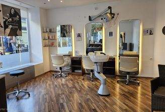 Geräumiger, hoher Verkaufsraum