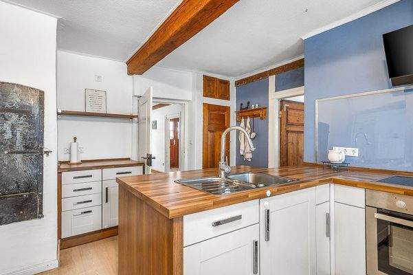 Küche mit Einbauküche