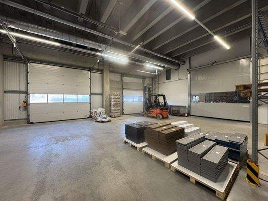 Einfahrtsbereich zu Halle 2 + 3