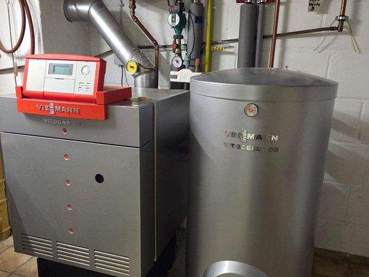 Heizungsanlage mit Warmwasserspeicher