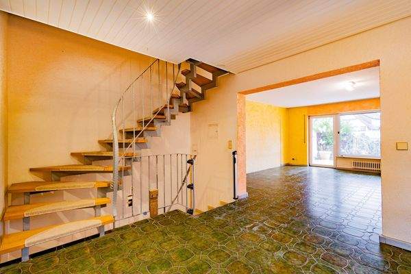 EG: Treppenaufgang ins 1.OG