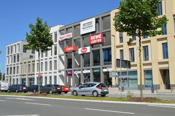 Gegenüber Neuer Markt