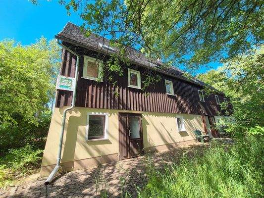 Rückansicht mit Sonnenuhr