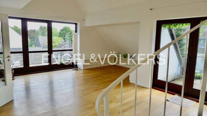 Großzügiges Esszimmer