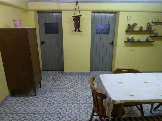 Zentraler Vorraum im Keller