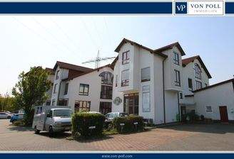 Ansicht mit Parkplatz