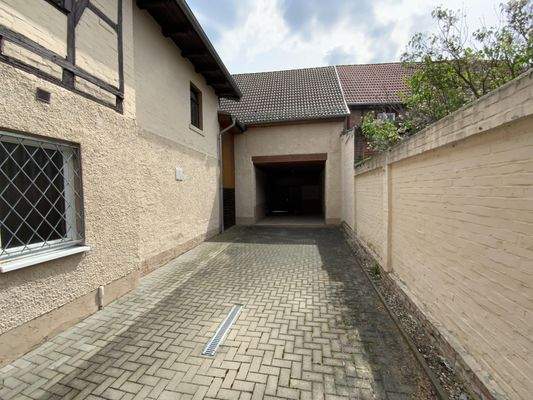 Innenhof/Zufahrt Garage