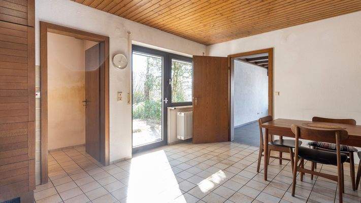 Küche mit Zugang zur Südterrasse, AB und Esszimmer