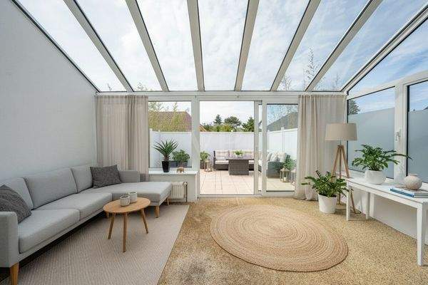 Wintergarten KI eingerichtet