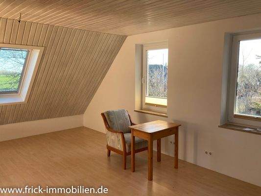 37-Giebelzimmer Südseite DG.JPG