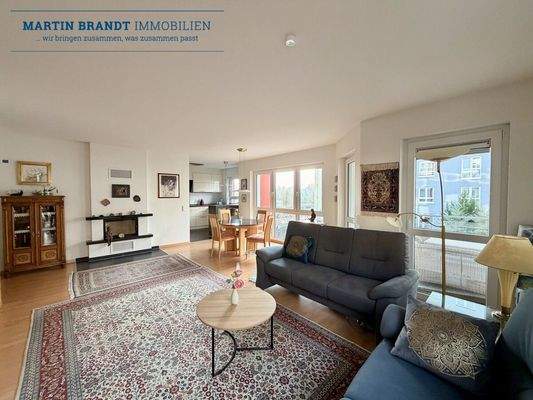 Wohnzimmer mit Kamin