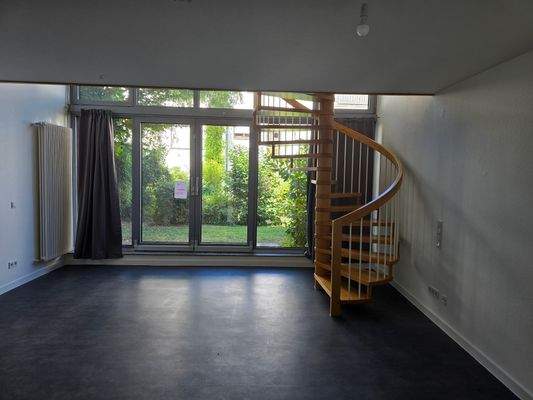 Wohnraum mit Zugang Terrasse