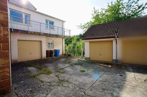 Garagen und Innenhof