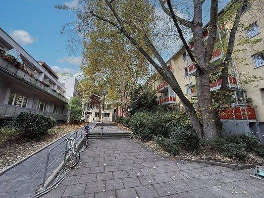 Hausansicht vom ruhigen Seitenweg