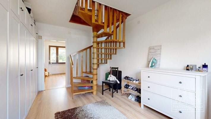 EG - Ankleideraum mit Wendeltreppe