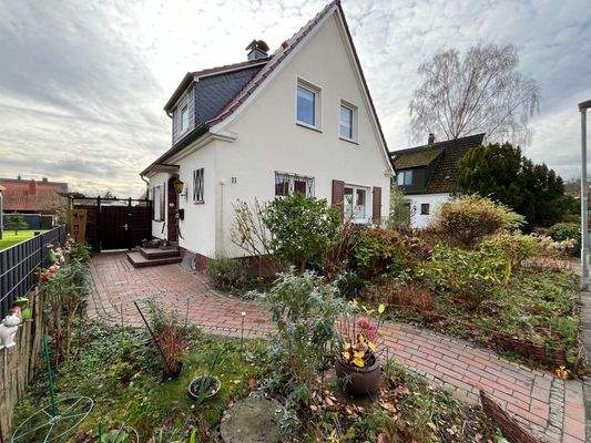 Hausansicht mit Eingang (2)