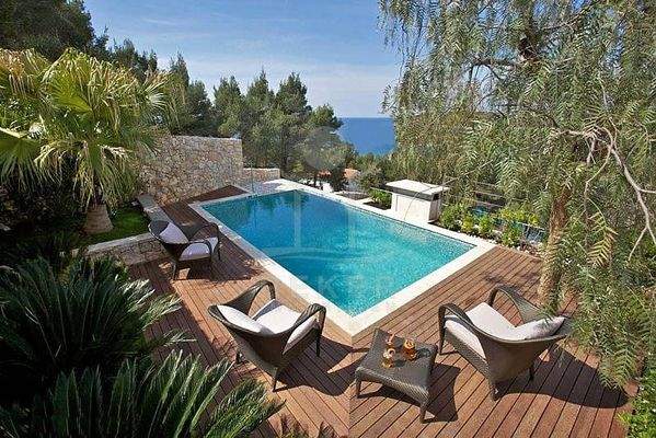 Sorgenfreie Harmonie mit Meerblick im tollen Pool